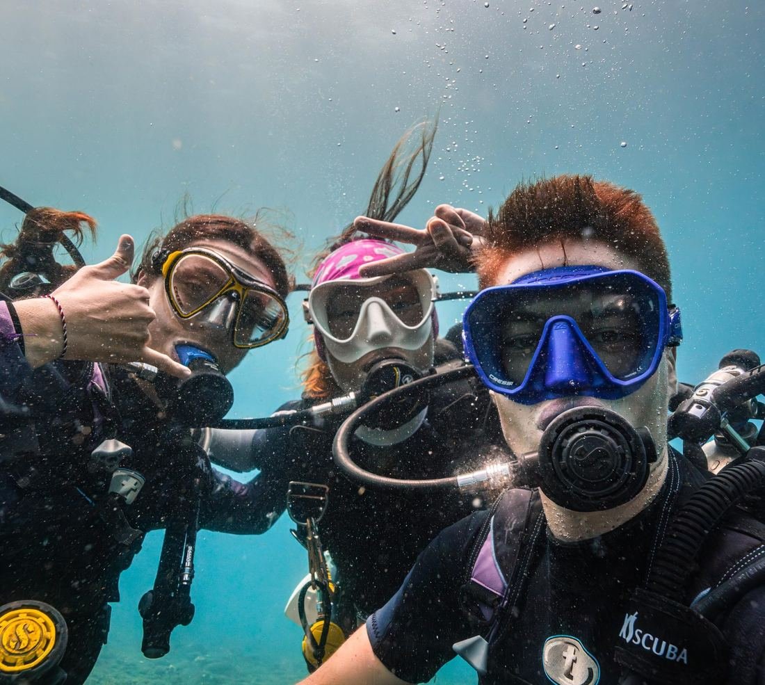 Welcome to Evolution Diver, a French and English dive center in Amed, Bali
