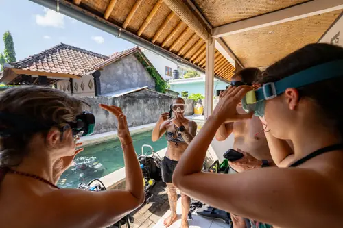 Introduction to scuba diving with Megane